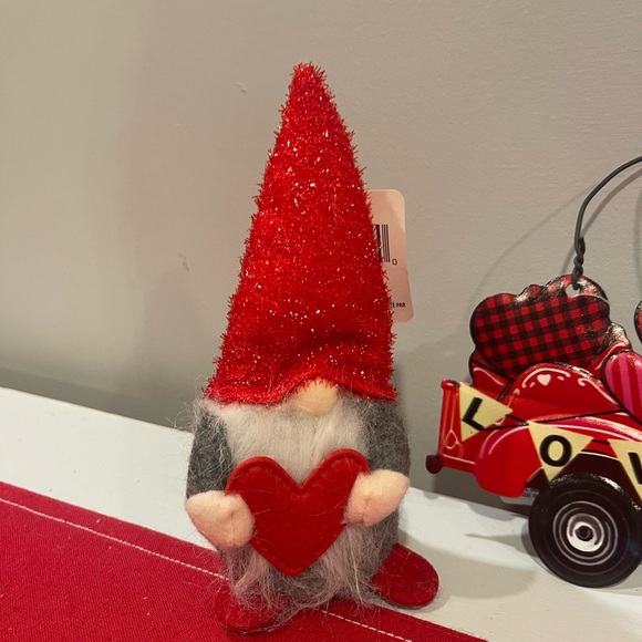 Valentine’s day decor - Picture 2 of 4